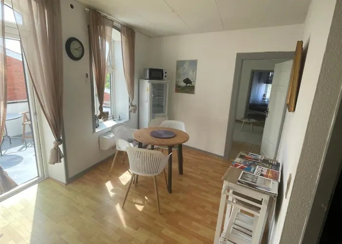 Apartment Mit 2 Zimmern Und Balkon Im Herzen Von Hoyer